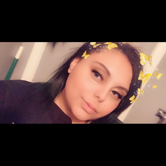 Meet your posher 💗 - Picture 2 of 3